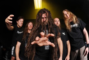 Six Feet Under: lança novo clipe, “Open Coffin Orgy”
