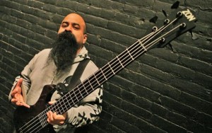 Soulfly: baixista Tony Campos deixa a banda e se junta ao Fear Factory