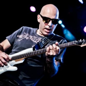 Joe Satriani: ouça nova faixa “Shockwave Supernova”