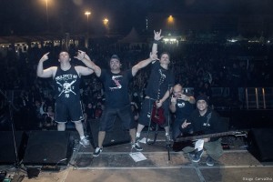 Dfront SA: abertura para Raimundos rende ótima recepção de público gigantesco