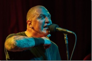 CJ Ramone confirma passagem de nova turnê por São Paulo
