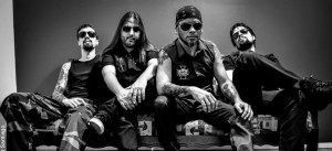 Syren: confira vocalista interpretando clássico do Rainbow