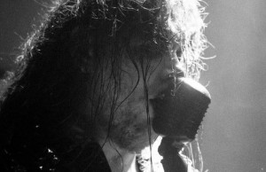 Unearthly: atividades suspensas para recuperação da saúde do vocalista