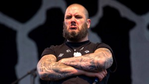 Artistas brasileiros comentam atitude nazista de Phil Anselmo