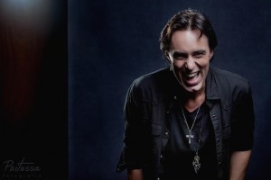 Alírio Netto: com estreia em março, musical “We Will Rock You” inicia venda de ingressos