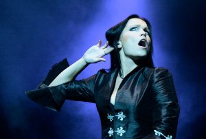 Tarja Turunen sobe ao palco com o Within Temptation no Hellfest