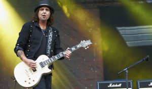 Phil Campbell: “Ainda é muito difícil tocar sem Lemmy…”