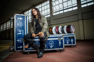 Hangar: ex-vocalista esbraveja contra Aquiles Priester no Facebook. Entenda!
