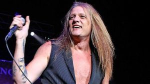 Sebastian Bach retorna ao Brasil em outubro para show em SP