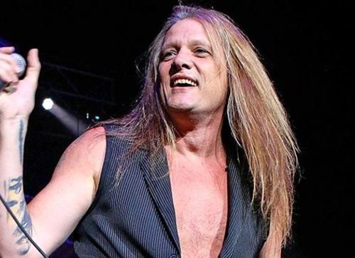 Sebastian Bach retorna ao Brasil em outubro para show em SP