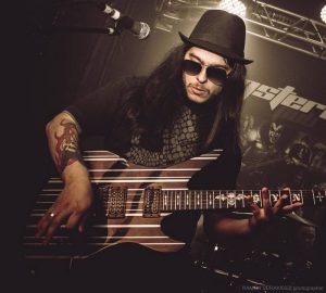 Guilherme Costa: participando do Concurso do Guitar Idol