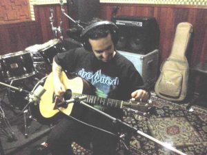 Psychotic Eyes: assista vídeo das gravações de disco acústico de death metal