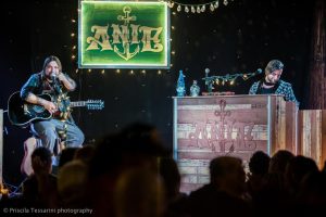ANIE lança 2 álbuns, 30 músicas e 30 videoclipes gratuitamente para os fãs