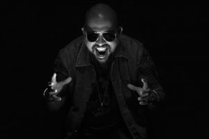 Revanger: vocalista comenta o conceito do novo álbum “Be Quiet”