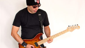 Guitarrista Mauricio Cailet lança novo som instrumental. Confira!