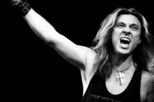 Almah: show de lançamento do novo álbum “E.V.O” neste domingo no Manifesto Bar
