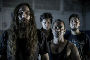 Warfield Death: “Nos jogamos nesse mundo pelo prazer de tocar”