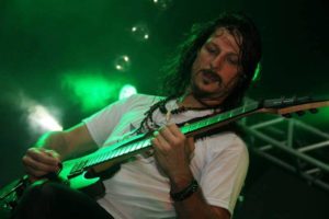 Angra: Rafael Bittencourt conta detalhes do OMNI na Rock Freeday