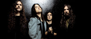 Shaman anuncia retorno com formação original depois de 12 anos!