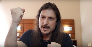 Rafael Bittencourt: “Desculpe, preciso falar de política”