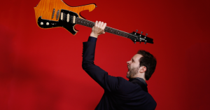 Paul Gilbert: Guitarrista do Mr. Big faz show em São Paulo neste domingo