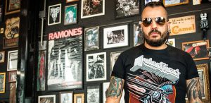 Leandro Caçoilo homenageia Freddie Mercury com vídeo de “The Show Must Go On”
