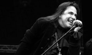Ouça a homenagem do programa Pegadas de Andreas Kisser ao saudoso André Matos