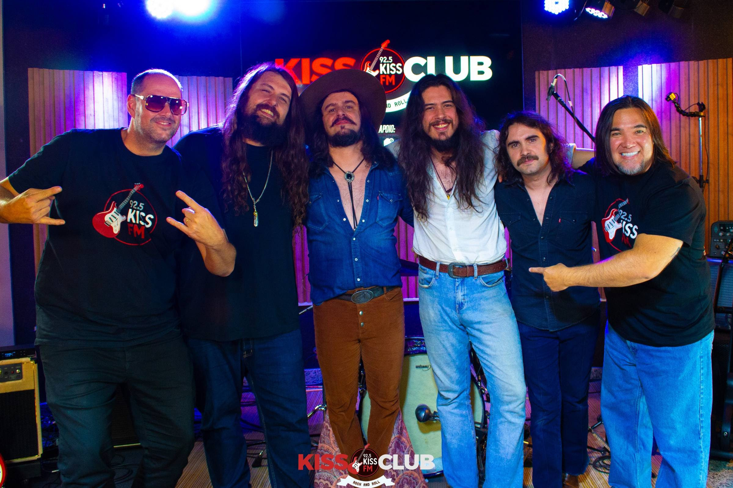 Kiss Club & Hurricanes