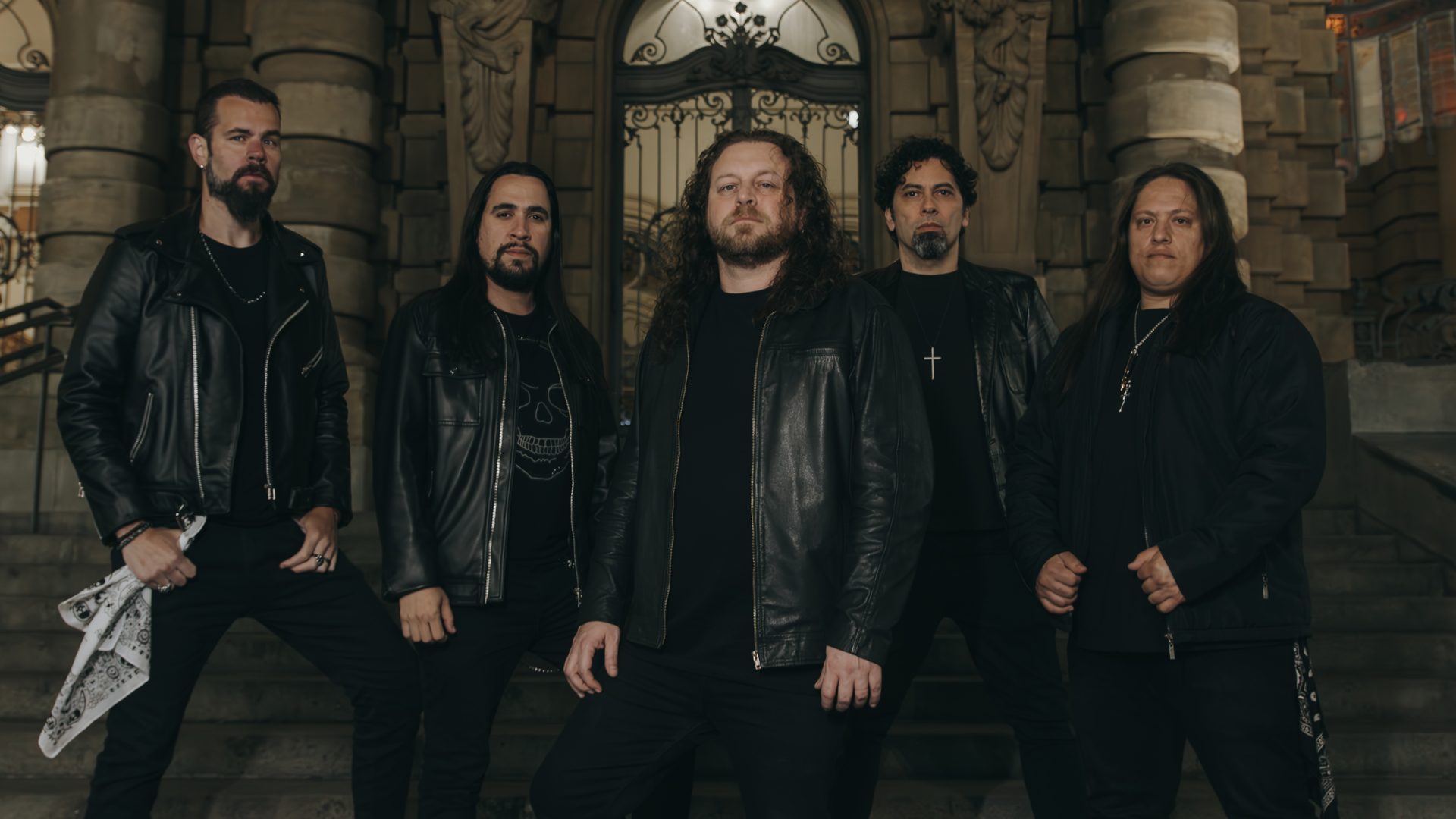Cova Rasa anuncia nova formação, shows de abertura e regravação do debut