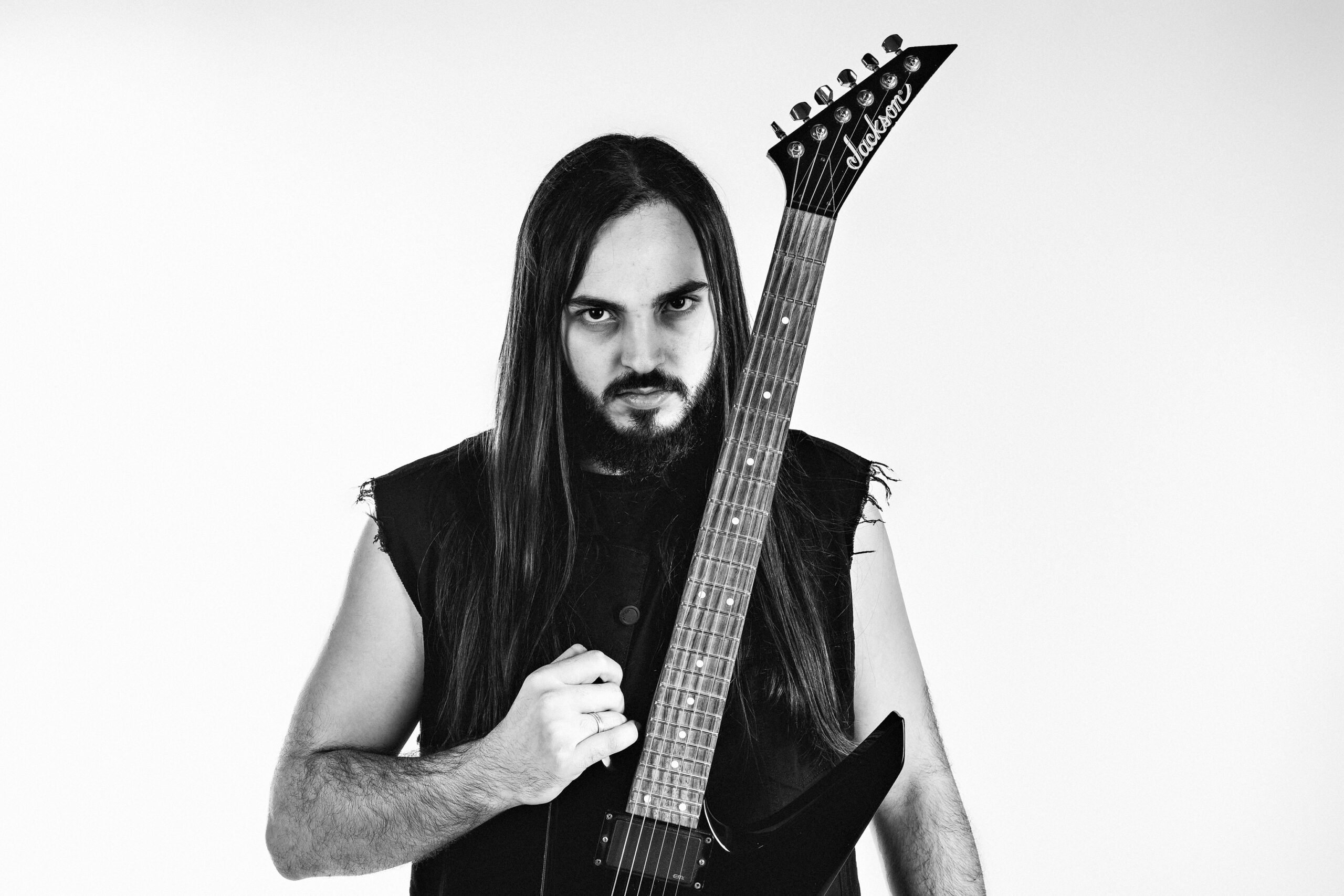 Guitarrista de Petrópolis/RJ, Brandon Rodrigues, lança o intenso single de Heavy Metal “Sign of the Witches”