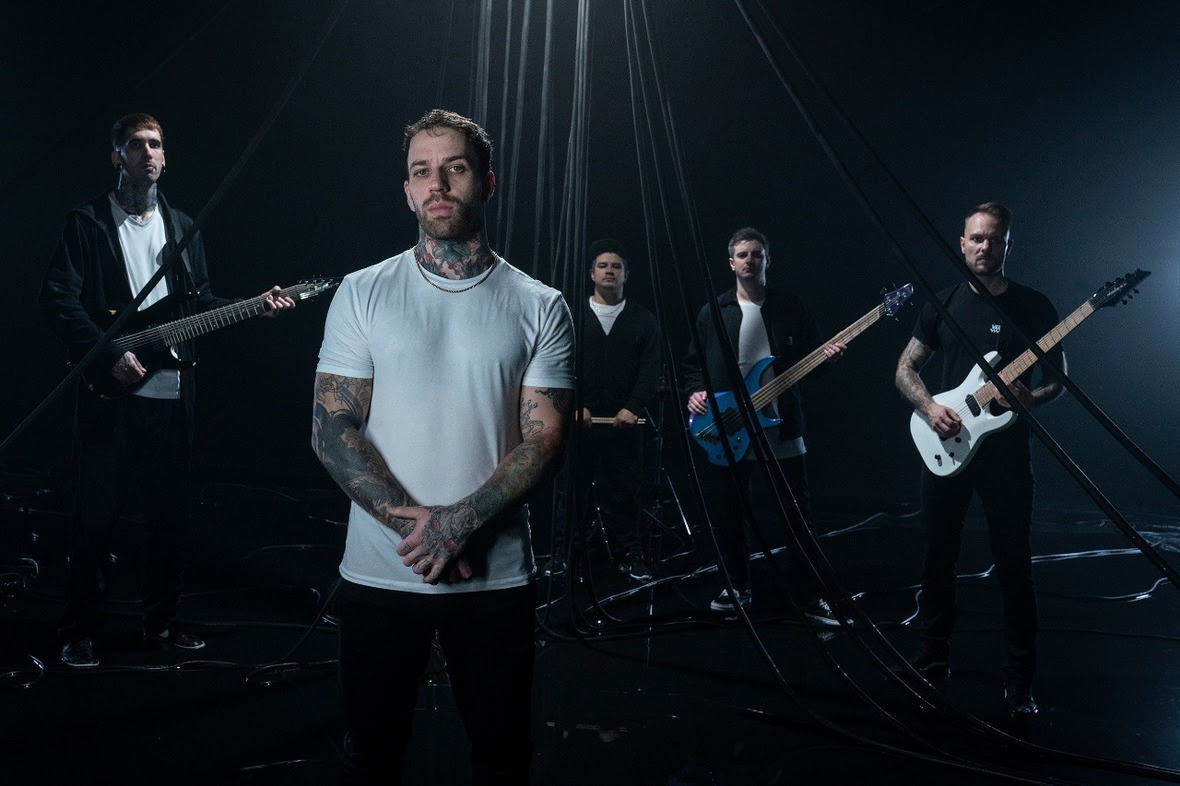 Banda francesa DVRK faz show gratuito em São Paulo