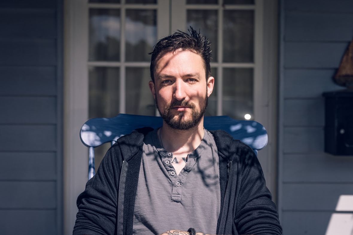 Frank Turner, ícone do folk punk, estreia no Brasil em janeiro de 2026