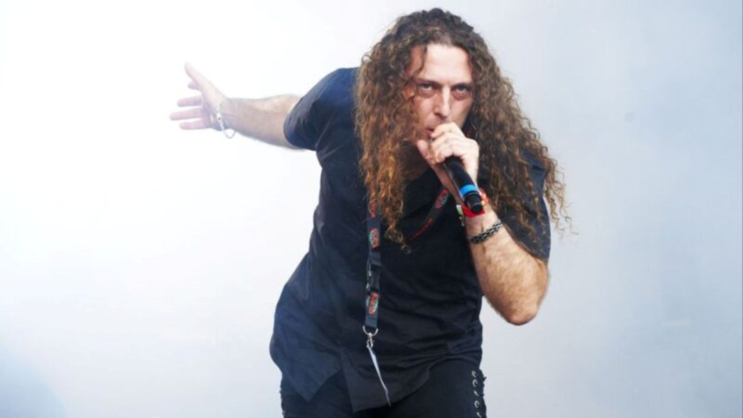 Em nota, Angra anuncia saída do vocalista Fabio Lione. Leia na íntegra.