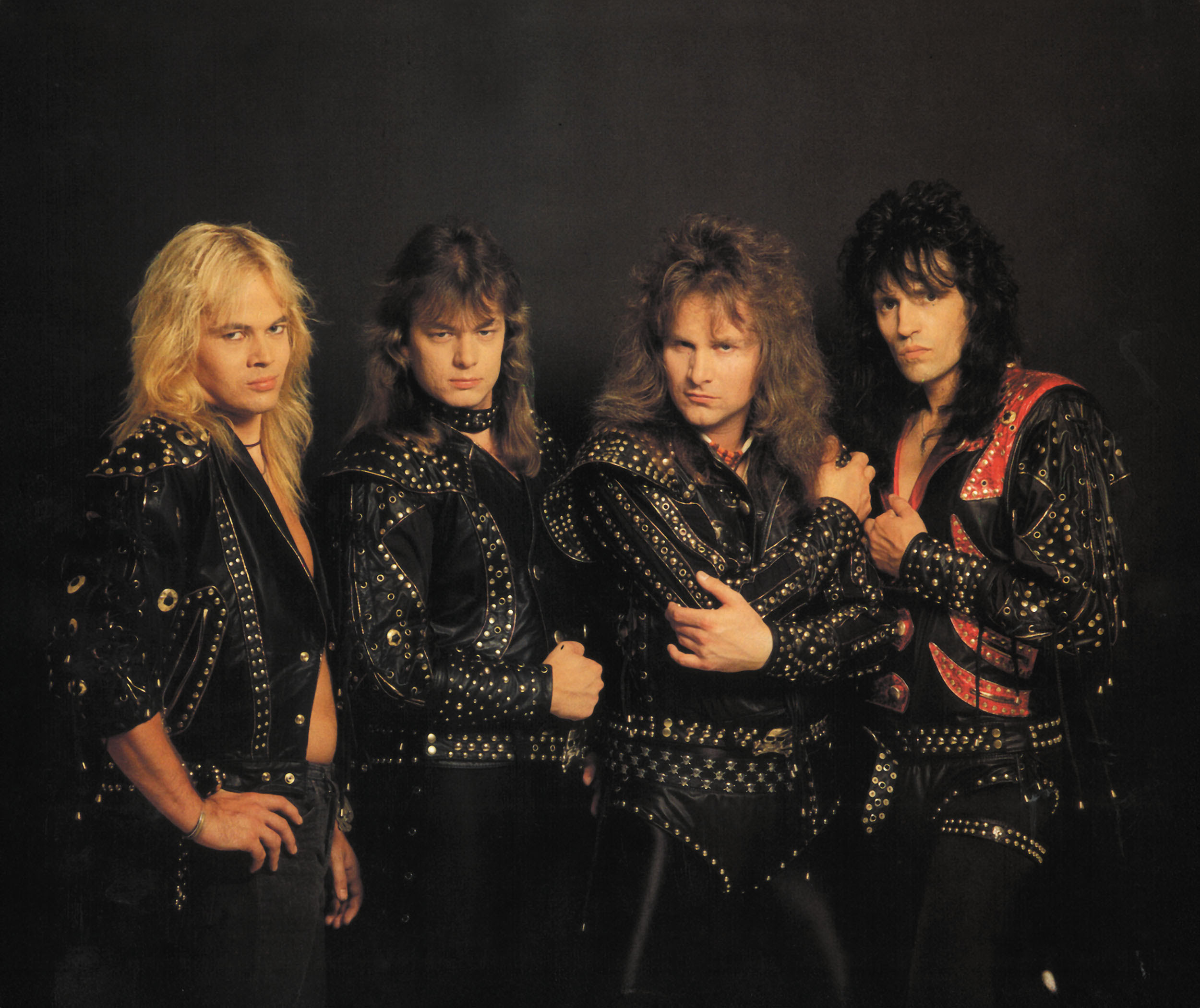 Os álbuns Death Or Glory e Blazon Stone do RUNNING WILD são lançados em edições limitadas de luxo com imagens impressas