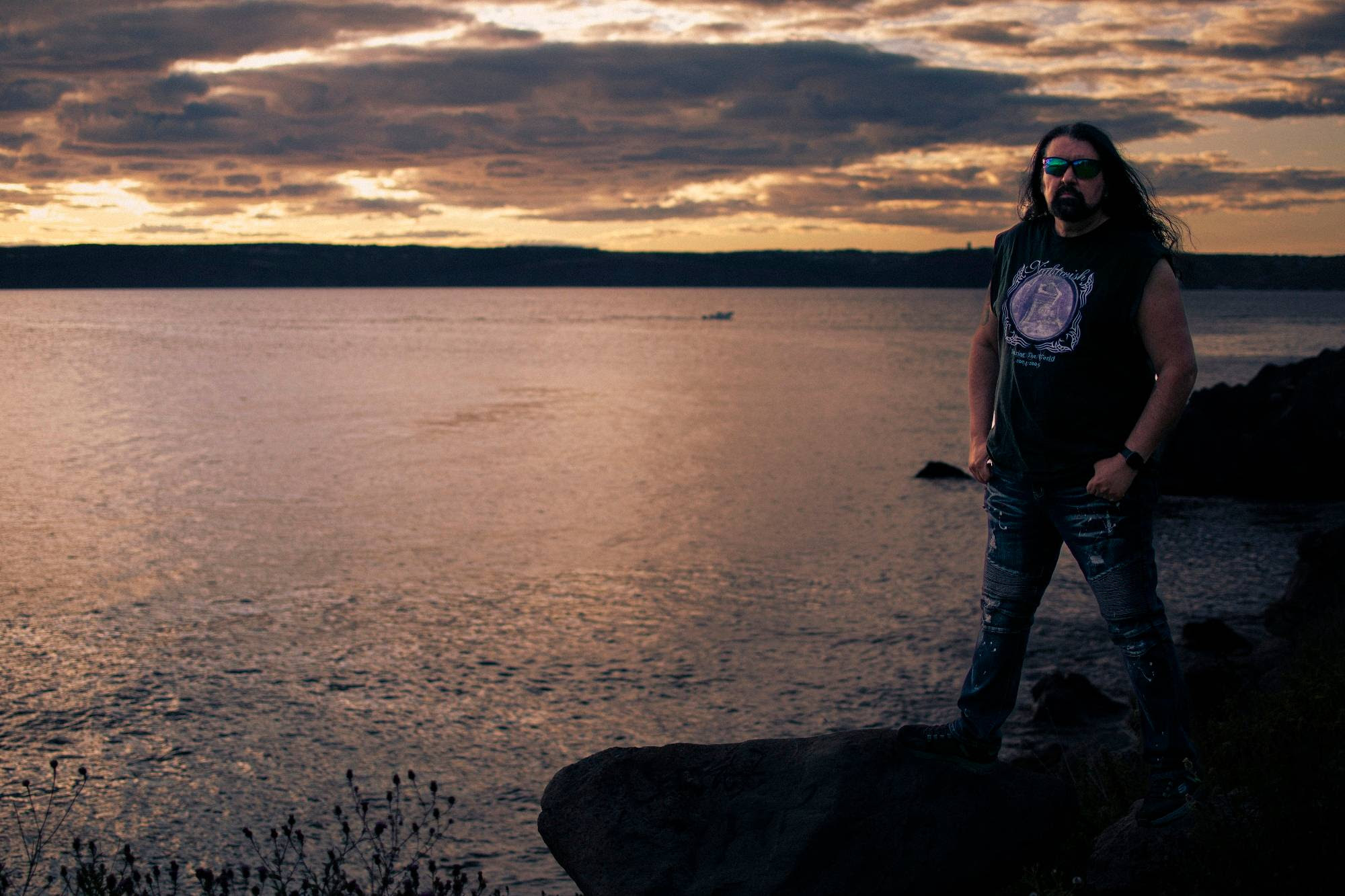 A banda canadense de thrash metal TRISKELYON lança um vídeo de cover alucinante de “Major Tom” com participação de Amanda Jackman, do CATEGORY 