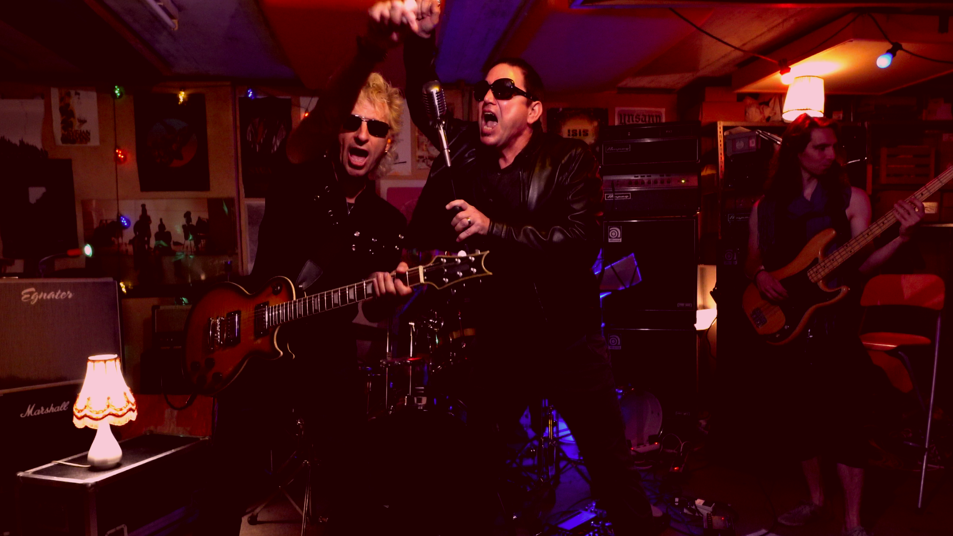 Assista ao novo vídeo de NAUREA para “Beautiful Red Dreams”