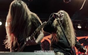 Casa cheia e repertório focado em clássicos: Obituary celebra ‘Cause of Death’ em BH