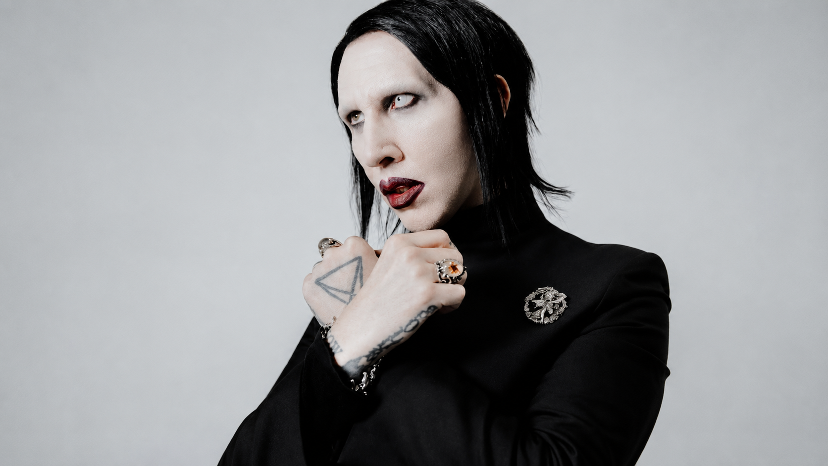 MARILYN MANSON lança novo vídeo para ‘Front Toward Enemy’